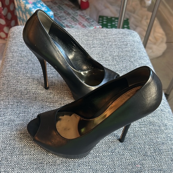 Used a couple of times great condition. Size 37 - Picture 2 of 4